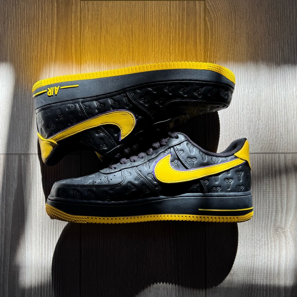 Nike Air Force 1 Low
Kobe Bryant Lakers Away (Numbered Edition of 8000)